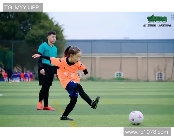 足球范儿引领潮流展现青春活力的运动魅力与团队精神