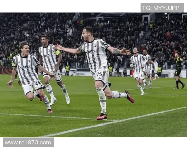 巴萨与尤文激战成平局双方展现出色竞技状态与战术博弈